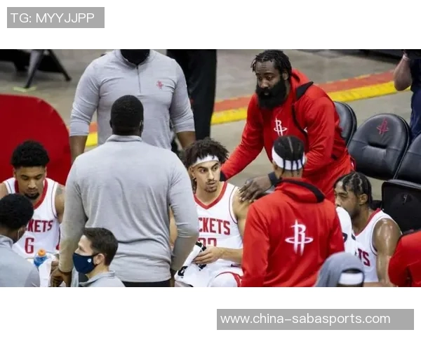 小波特女友现身赛场为独行侠加油引发热议与关注 小波特女友现身赛场为独行侠加油引发热议与关注