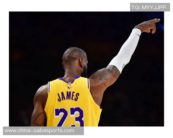 八村塁绝杀前里夫斯强攻扳平比分回防怒喷裁判展现巨星气质