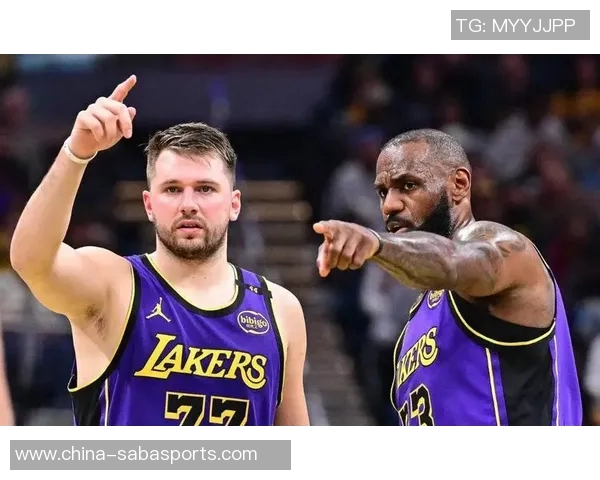 詹姆斯分享与东契奇里夫斯配合心得期待弱侧接球机会 詹姆斯分享与东契奇里夫斯配合心得期待弱侧接球机会