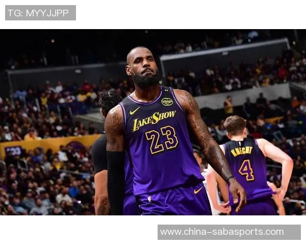 詹姆斯回顾年轻理想与现实差距现阶段无法接受家庭主妇角色